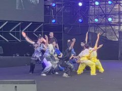 空气中洋溢着美食的诱人